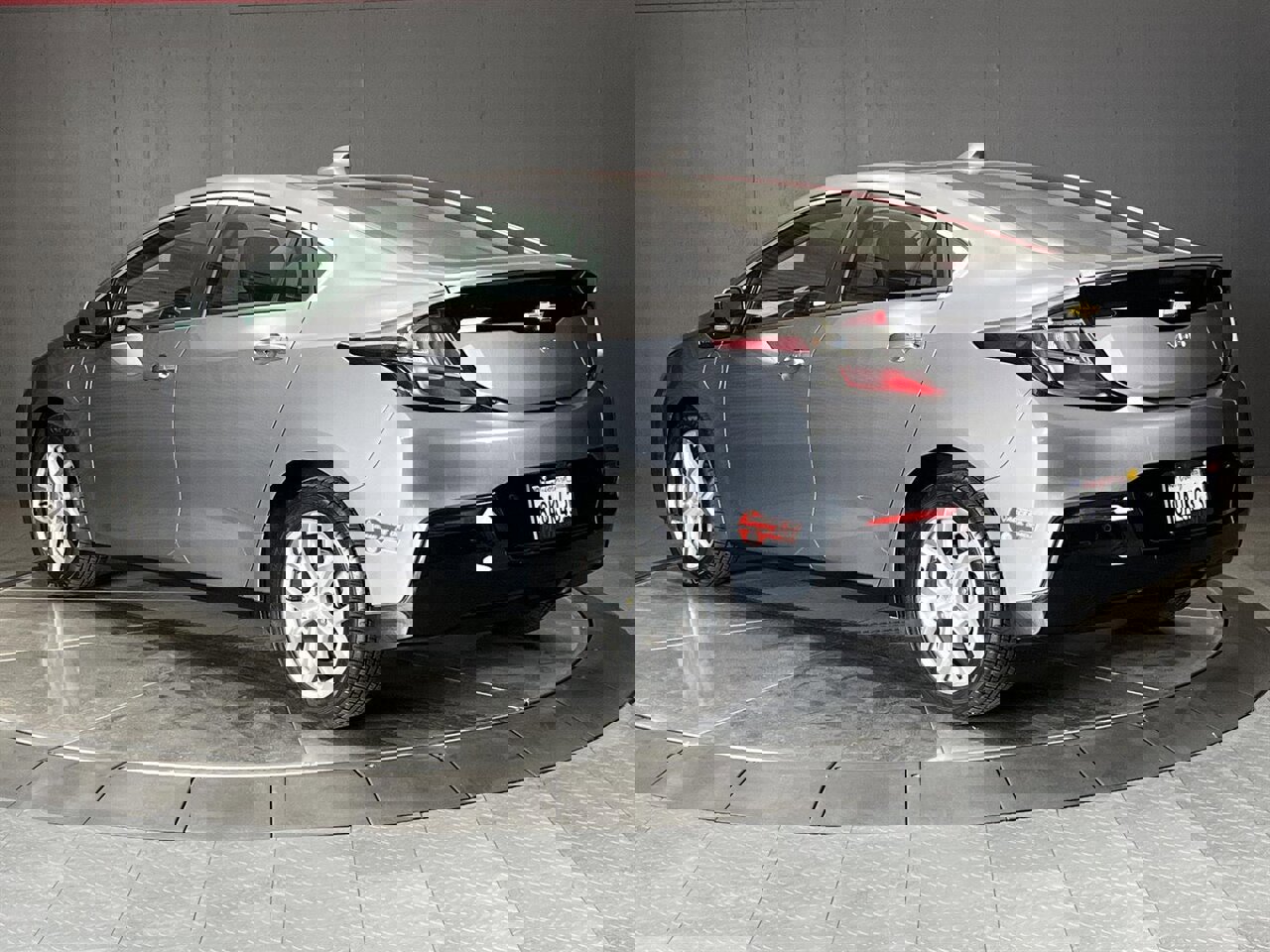 Used 2018 Chevrolet Volt Premier w/ Driver Confidence Package image 11