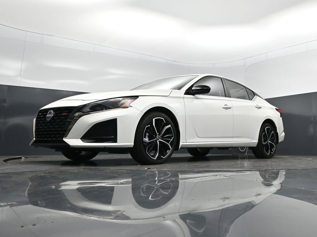 Used 2024 Nissan Altima 2.5 SR image 39