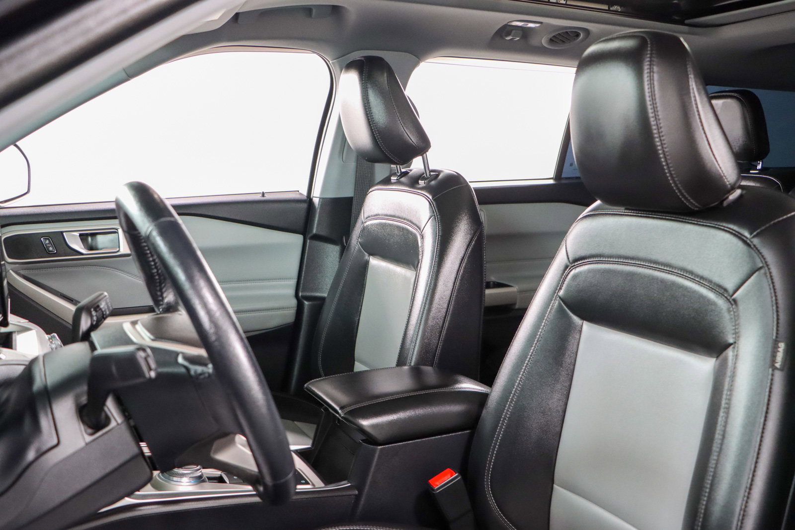 Used 2022 Ford Explorer XLT w/ XLT Sport Appearance Package image 24