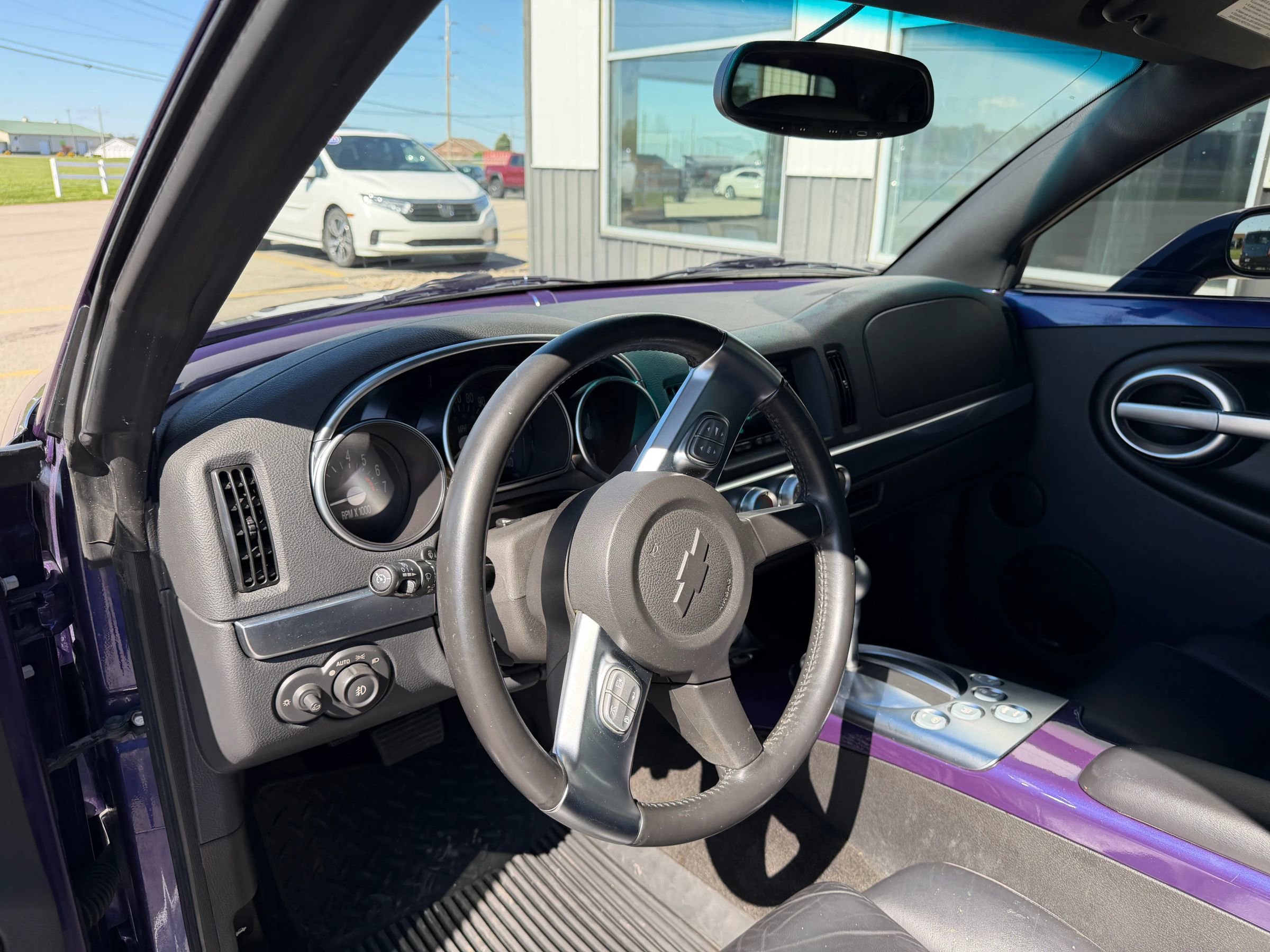 Used 2004 Chevrolet SSR w/ Preferred Equipment Group RWD image 12