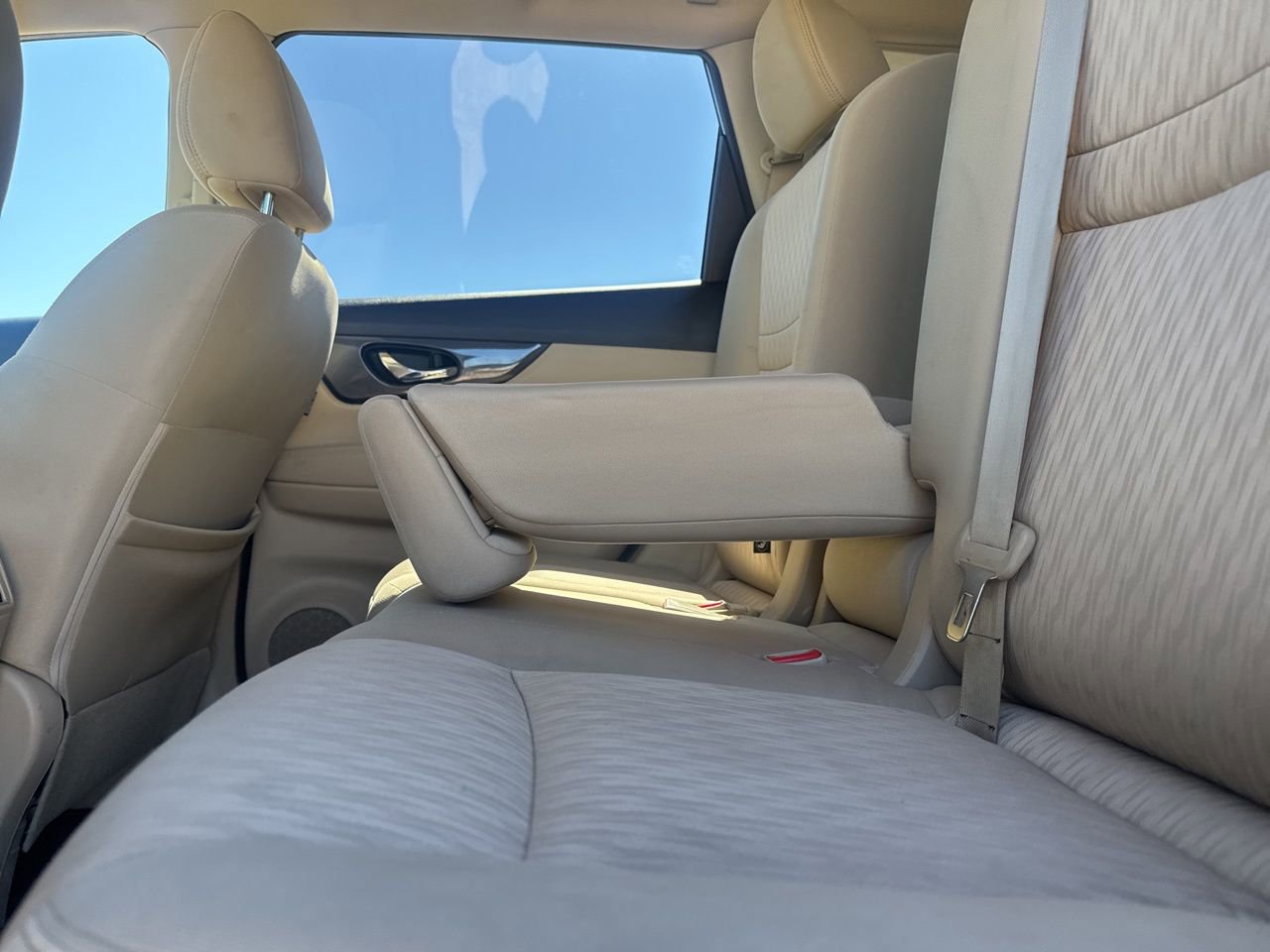 Used 2020 Nissan Rogue SV w/ Premium Package image 39