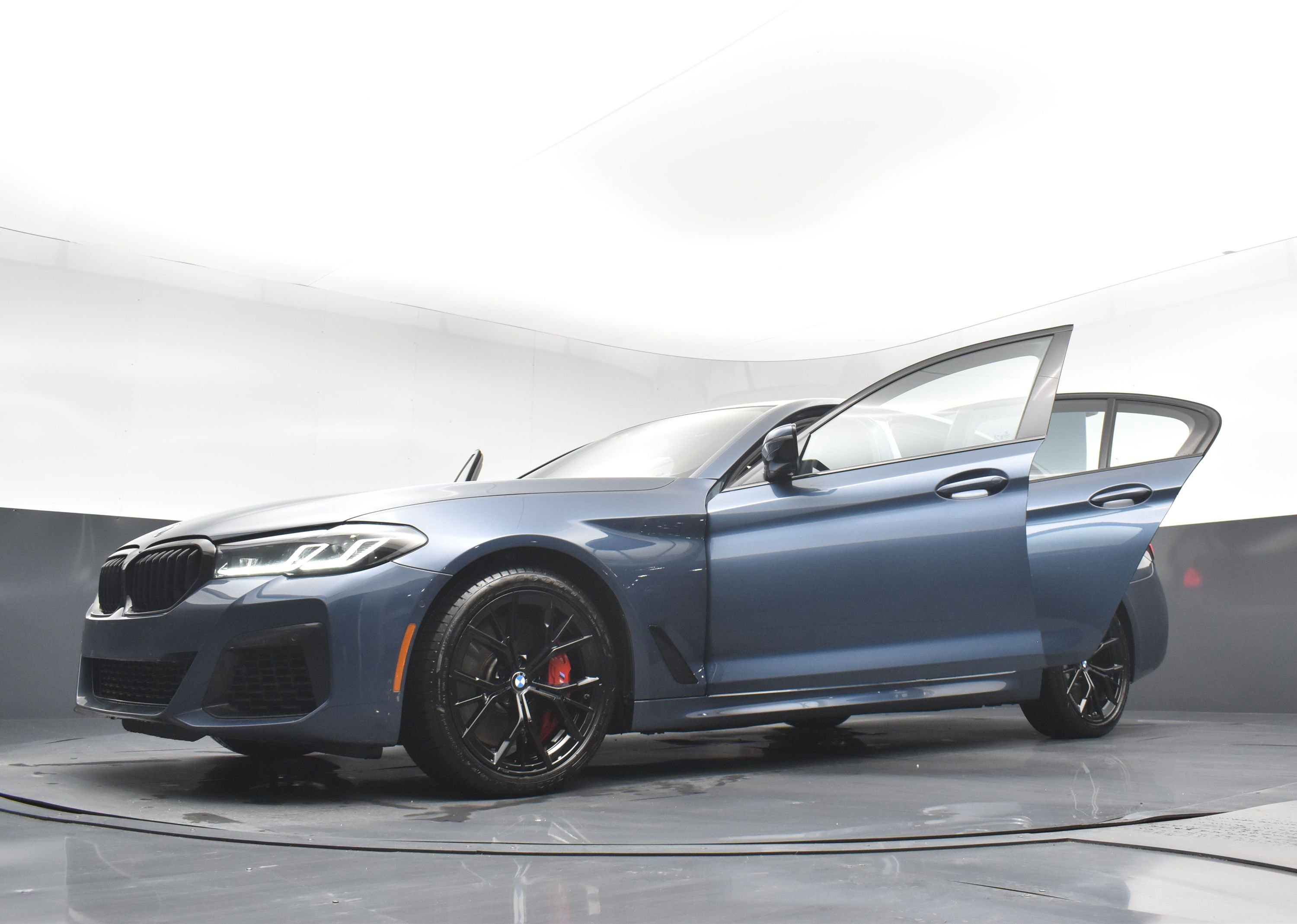 Used 2023 BMW 540i xDrive w/ M Sport Package image 34