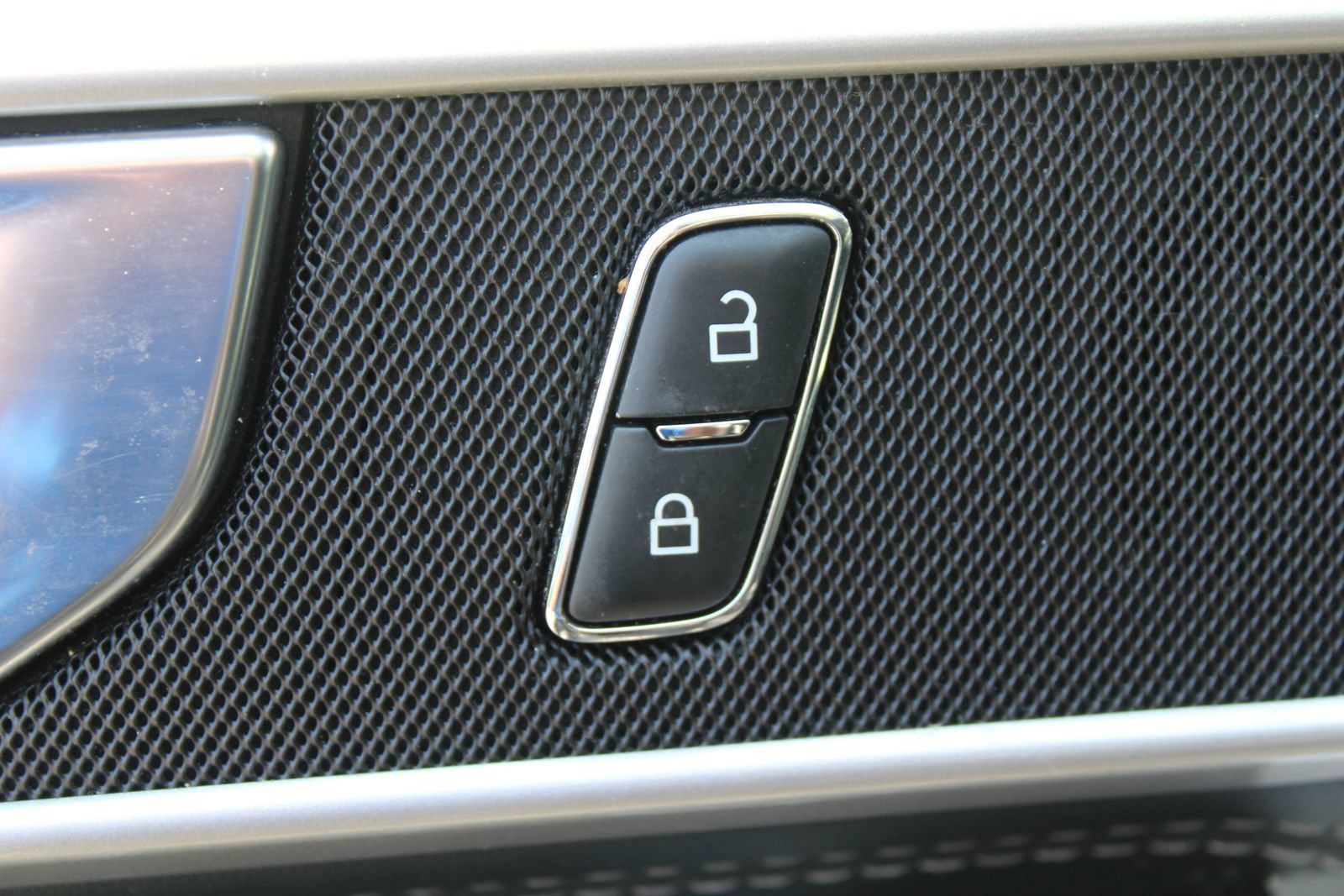 Used 2022 Ford Explorer XLT w/ Equipment Group 202A AWD/4WD image 22