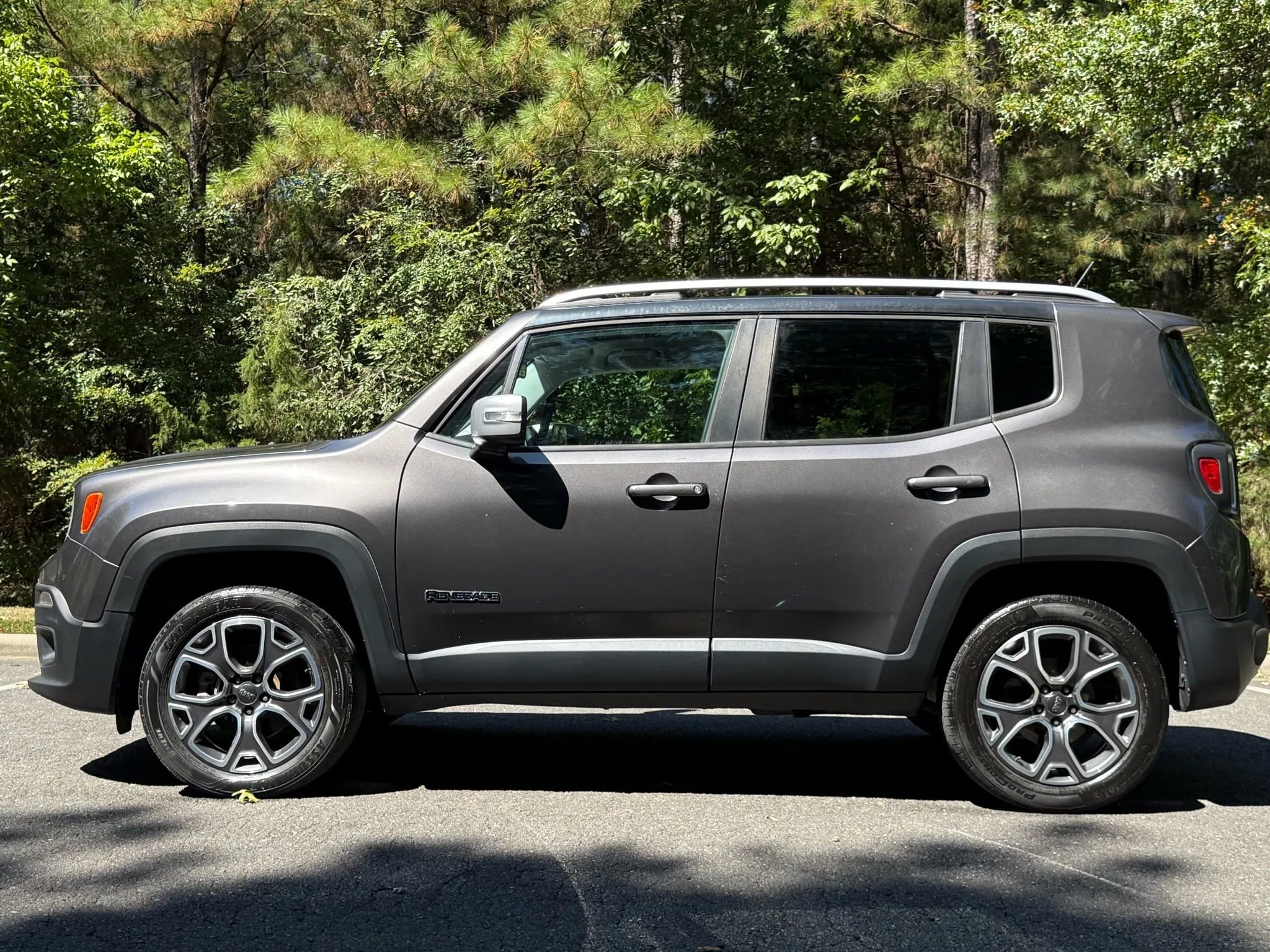Used 2017 Jeep Renegade Limited AWD/4WD image 8