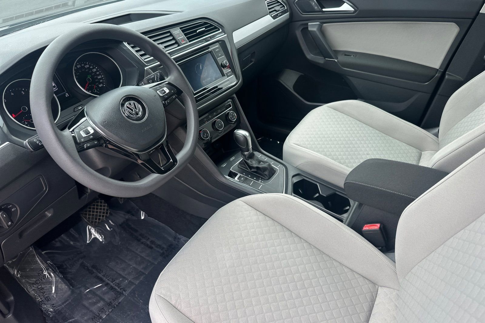 Used 2018 Volkswagen Tiguan S FWD image 11