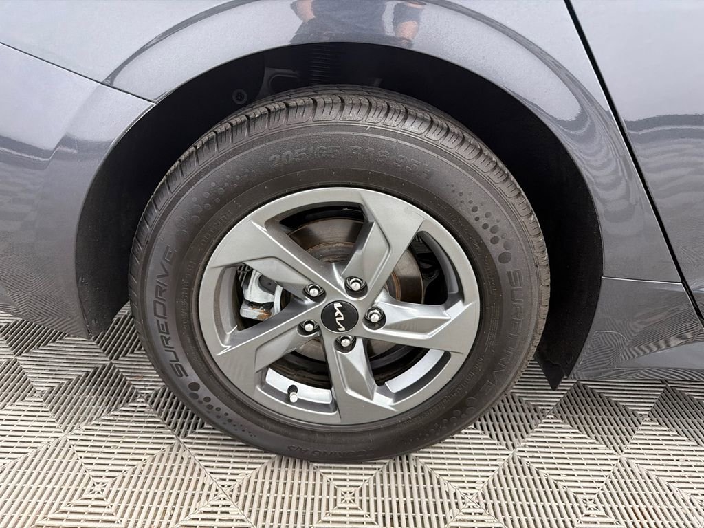 Used 2022 Kia K5 LXS image 18