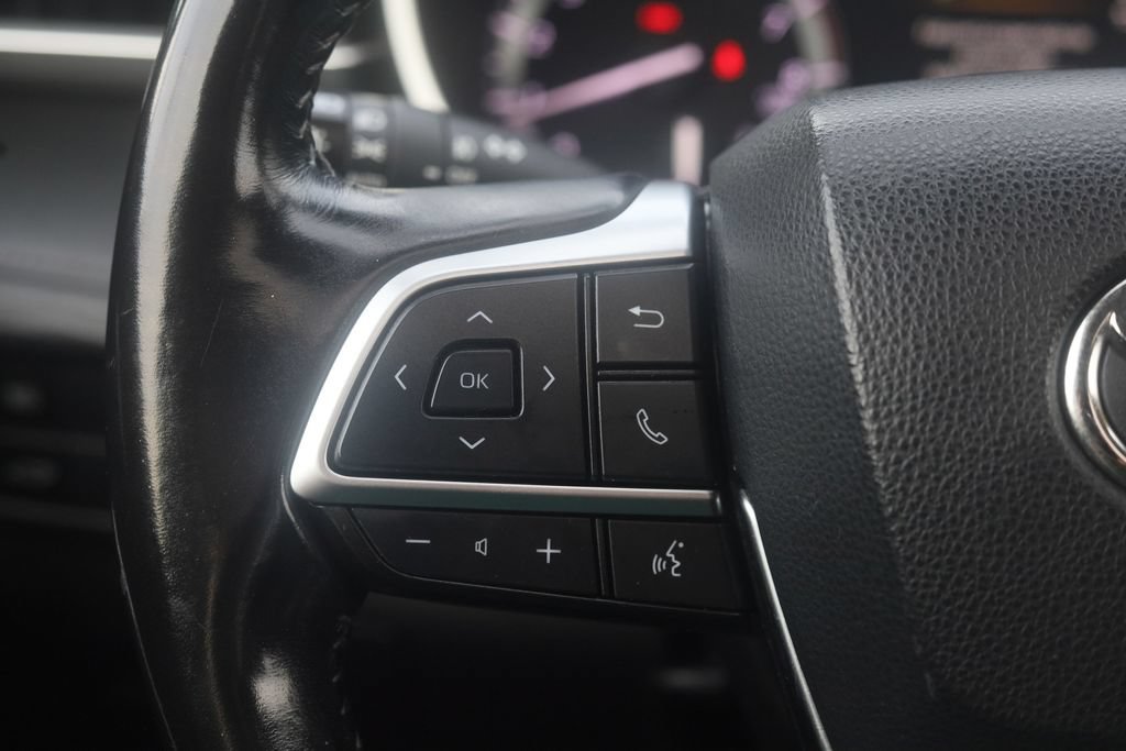 Used 2021 Toyota Highlander XLE AWD/4WD image 10