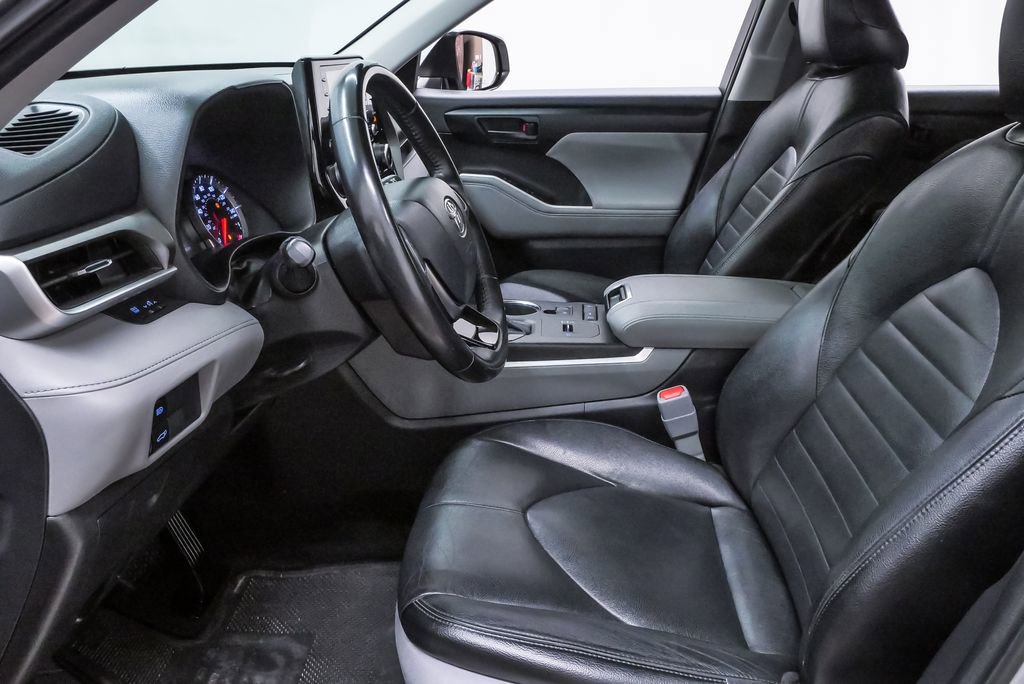 Used 2020 Toyota Highlander LE FWD image 9