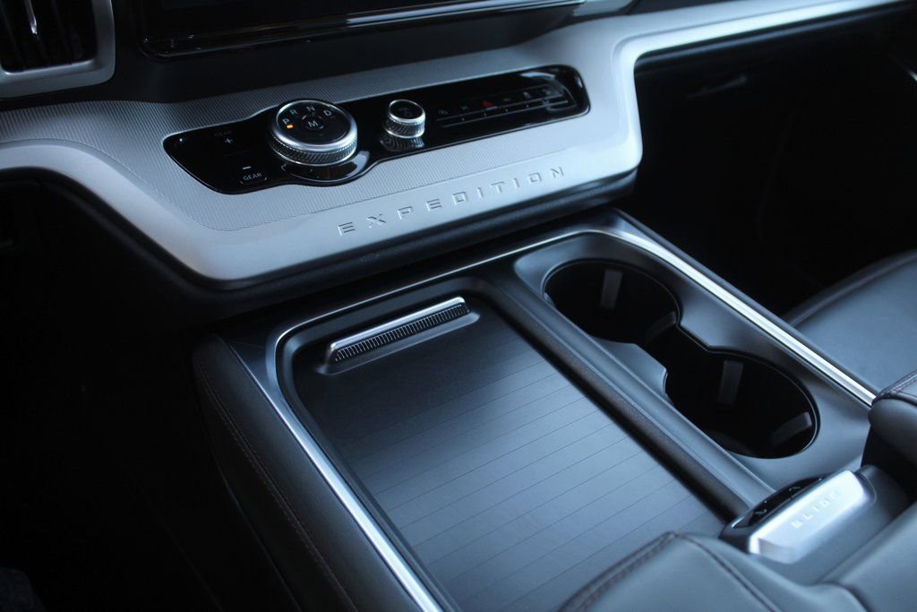 Used 2025 Ford Expedition Max Active image 32