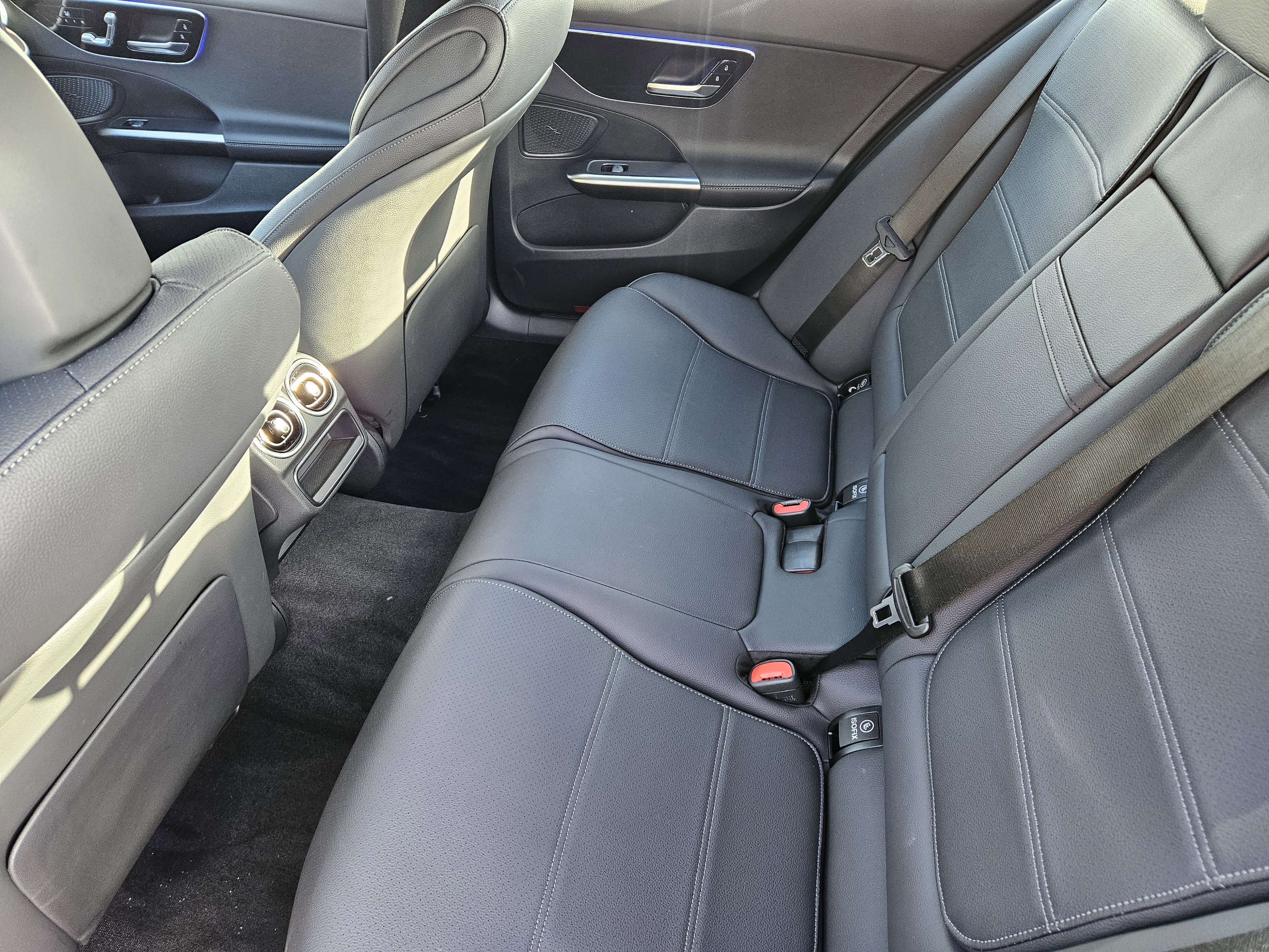 Used 2025 Mercedes-Benz C 300 Sedan image 29