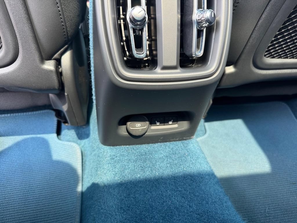 Certified 2023 Volvo XC40 Recharge Ultimate AWD/4WD image 10