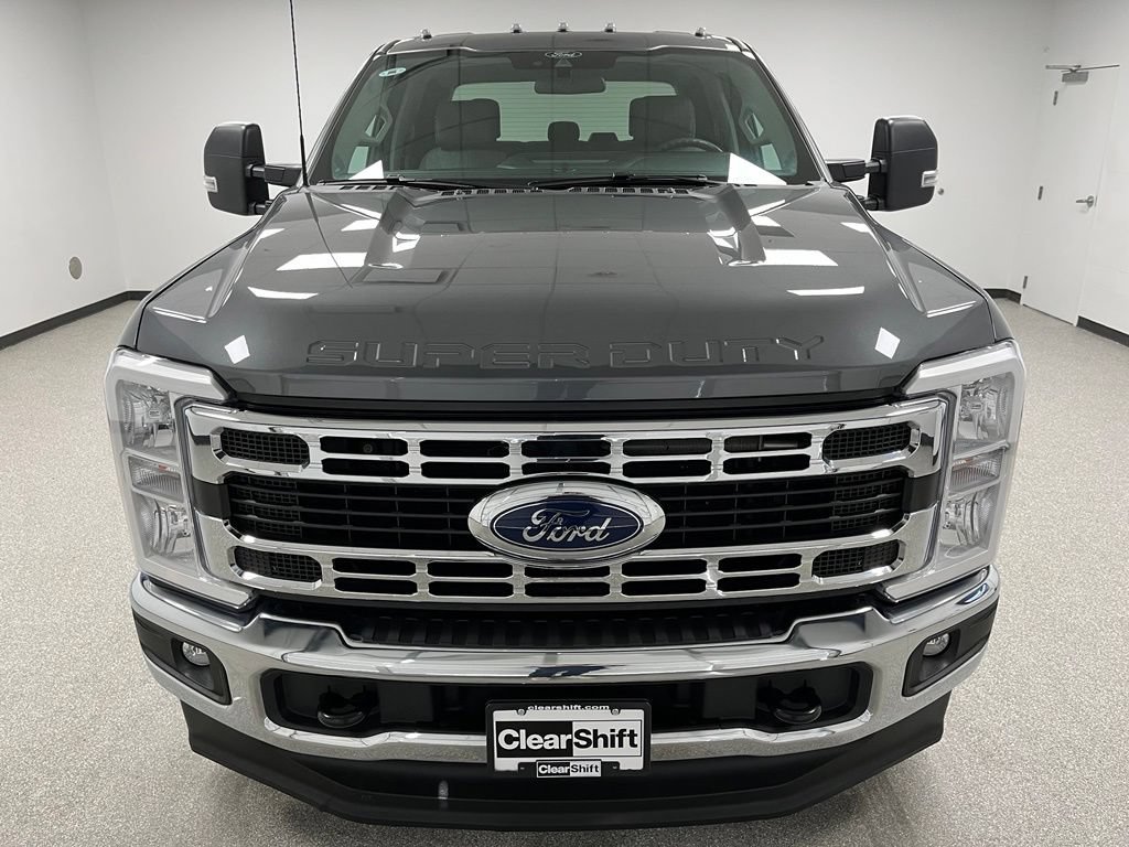Used 2025 Ford F250 XLT w/ FX4 Off-Road Package AWD/4WD image 3