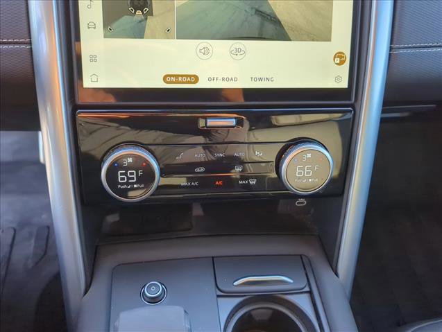 Used 2024 Land Rover Discovery Dynamic SE image 19