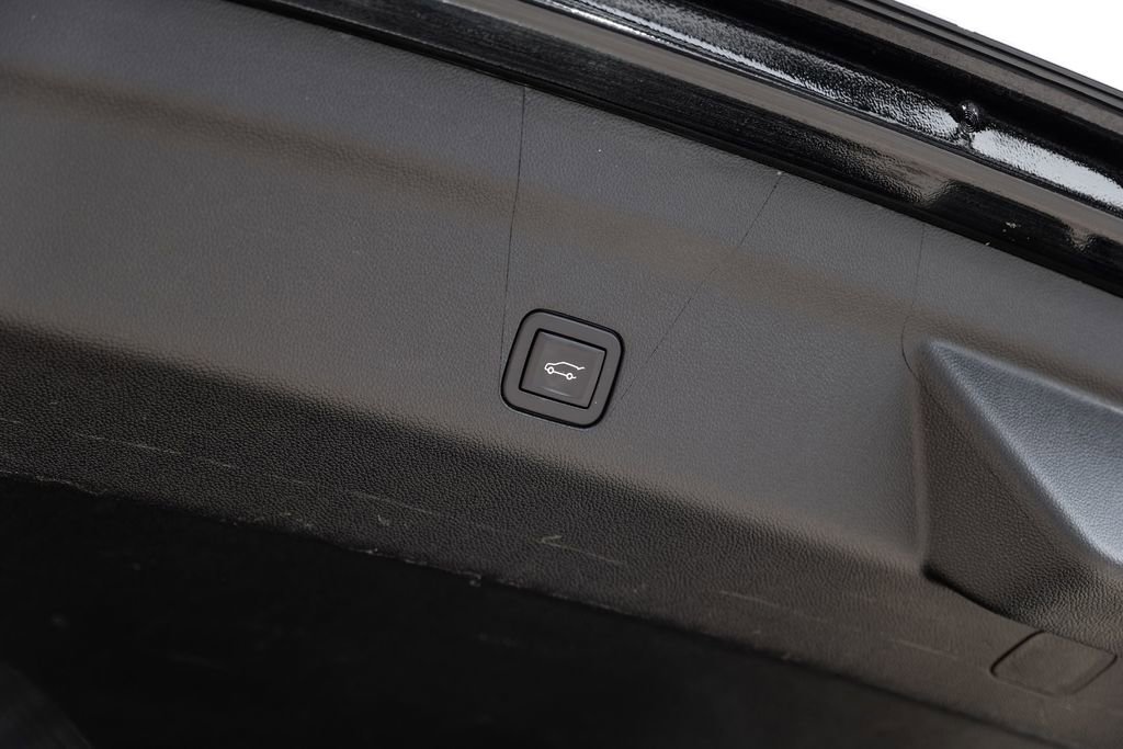 Used 2024 Chevrolet Suburban Premier image 58