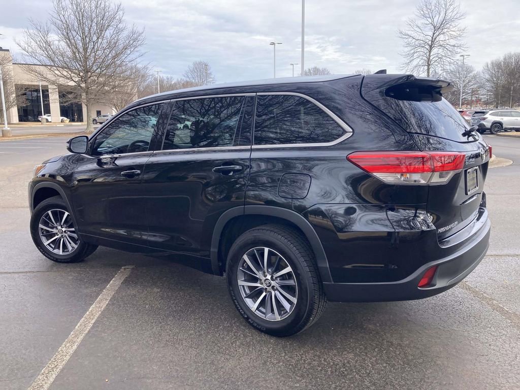 Used 2017 Toyota Highlander XLE image 4