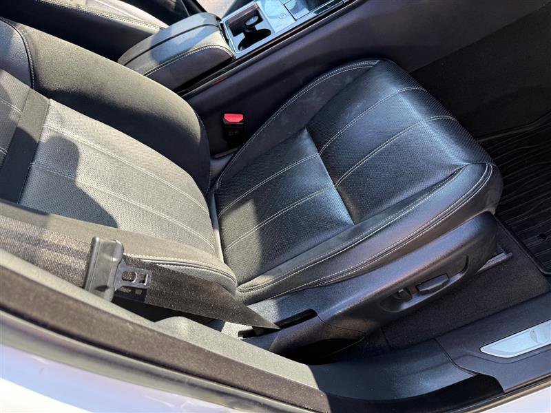 Used 2018 Land Rover Range Rover Velar R-Dynamic SE image 23