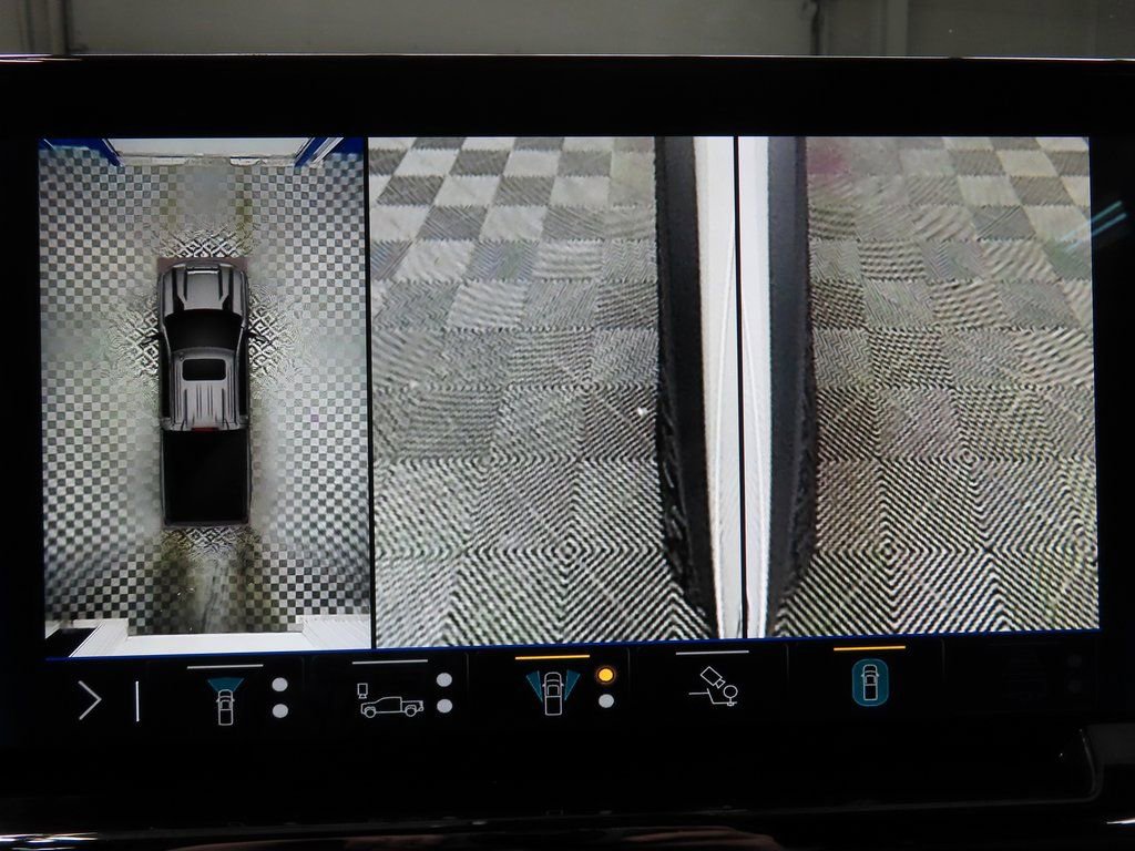 Used 2025 Chevrolet Silverado 2500 ZR2 w/ Technology Package image 18