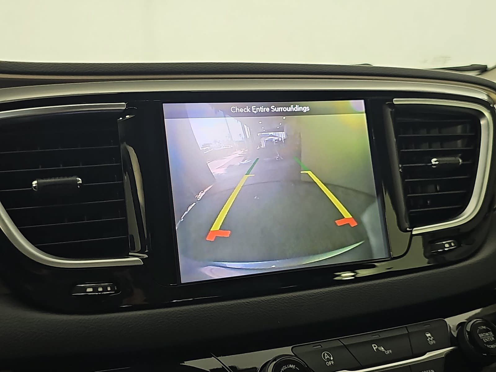 Used 2019 Chrysler Pacifica Touring-L Plus FWD image 22