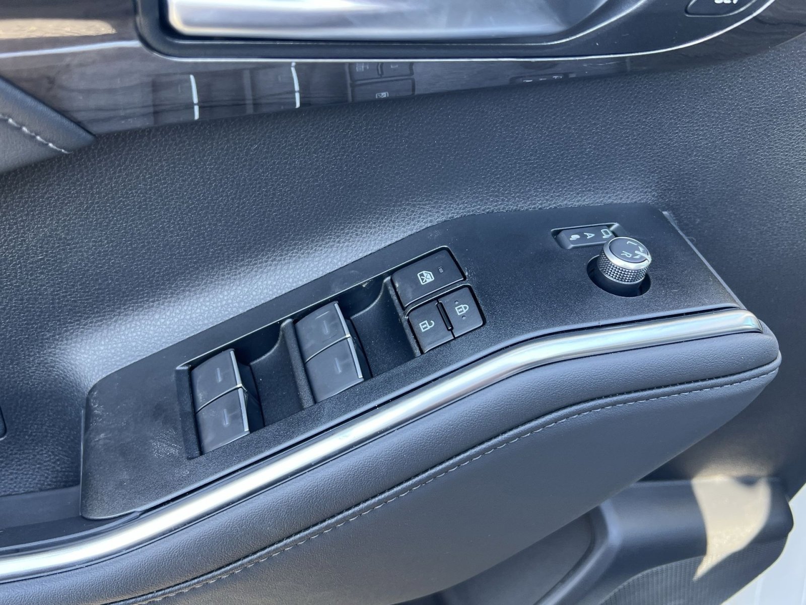 New 2026 Toyota Highlander Platinum image 10