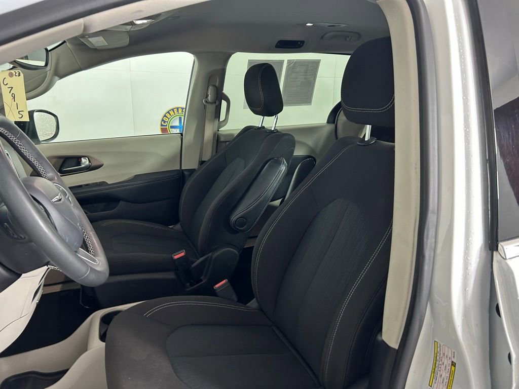 Used 2023 Chrysler Voyager LX FWD image 10