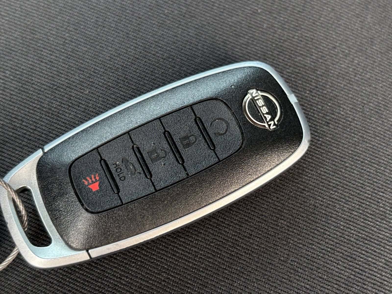 Used 2025 Nissan Pathfinder SV FWD image 21