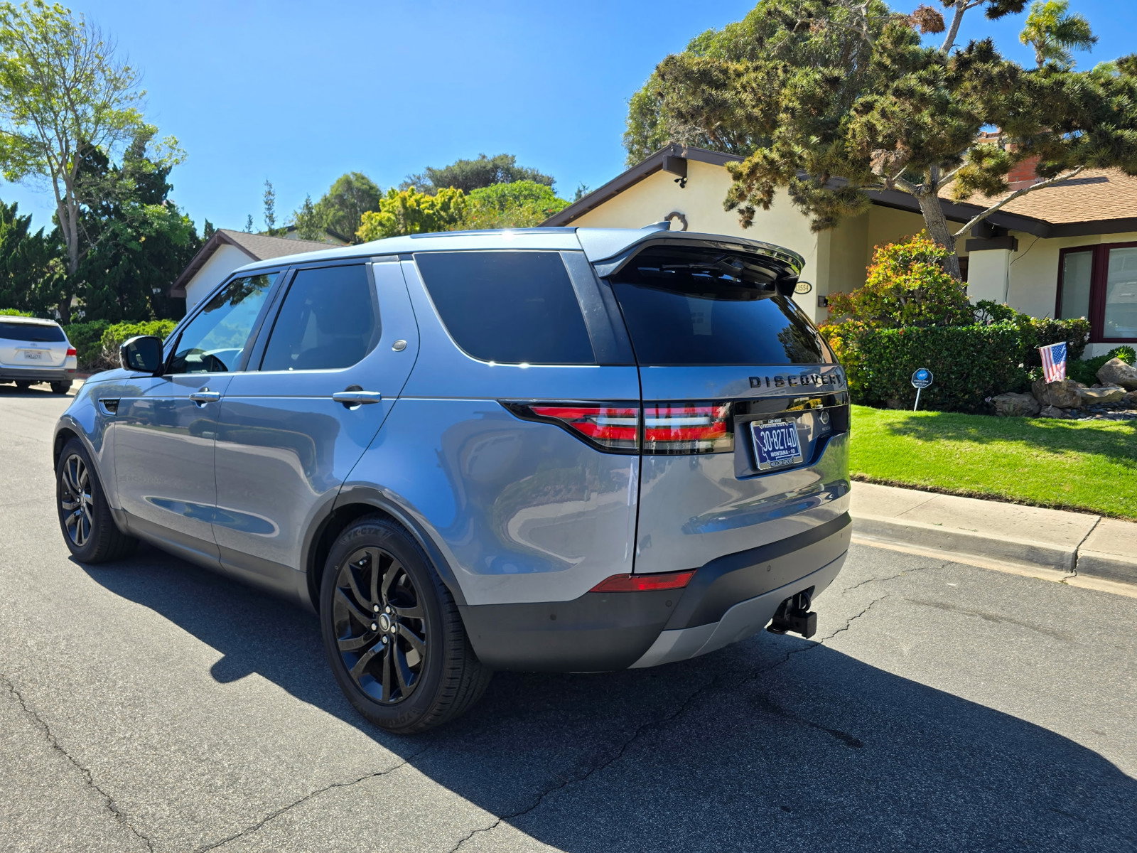 Used 2018 Land Rover Discovery HSE image 3