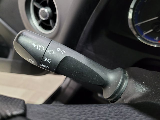 Used 2017 Toyota Corolla LE image 35