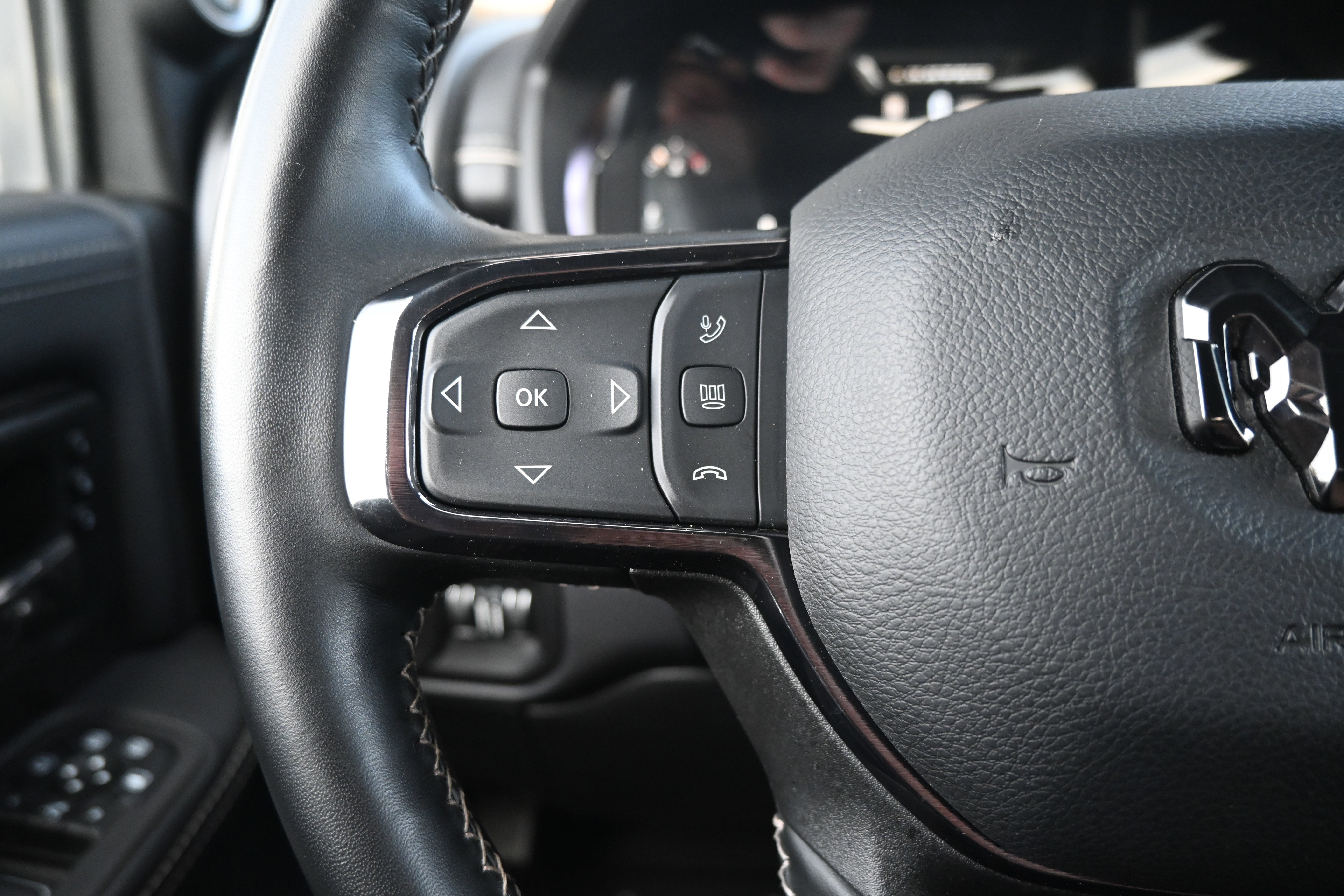 Used 2025 RAM 3500 Limited image 33