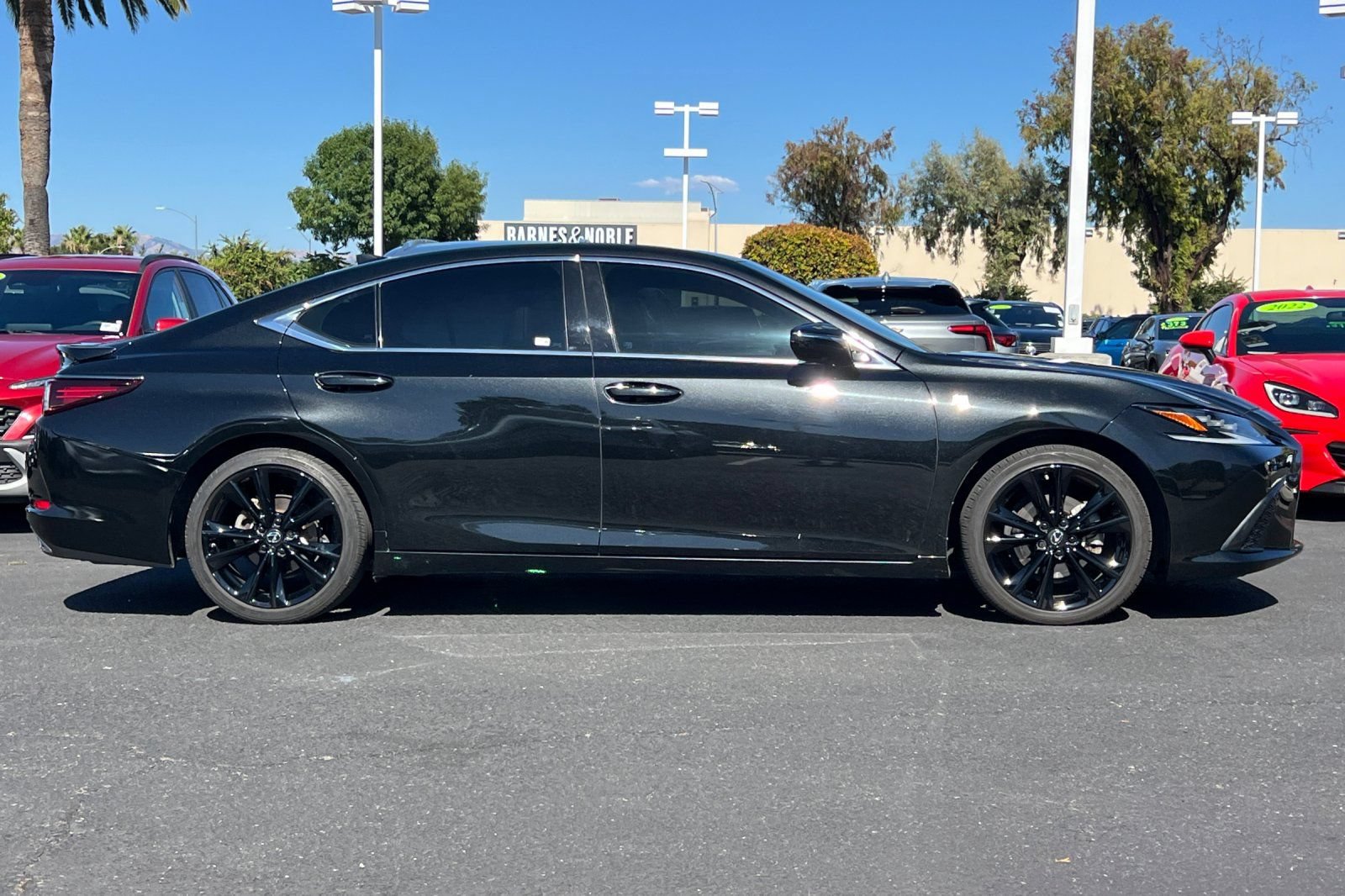 Used 2024 Lexus ES 350 F Sport w/ Accessory Package (Z2) FWD image 4