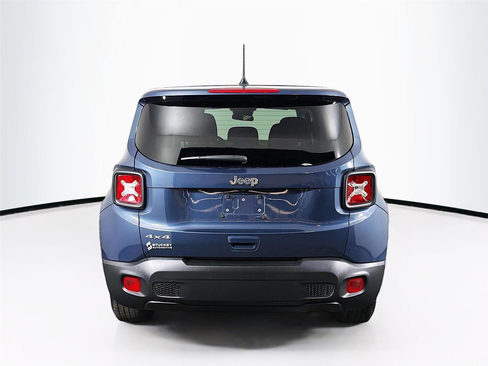 Used 2023 Jeep Renegade Latitude AWD/4WD image 6