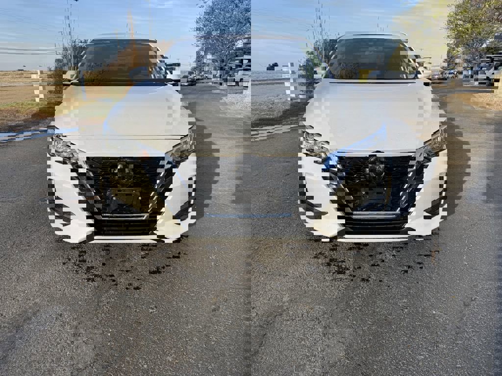 Used 2022 Nissan Sentra SV w/ Trunk Package image 2