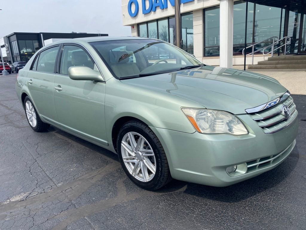 Used 2006 Toyota Avalon XLS image 1