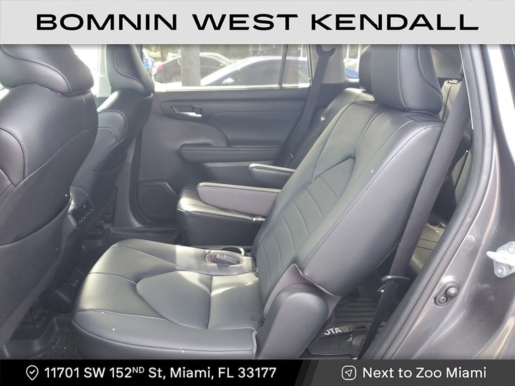 Used 2022 Toyota Highlander XLE image 18