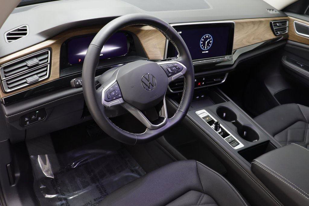 Certified 2025 Volkswagen Atlas SE image 6