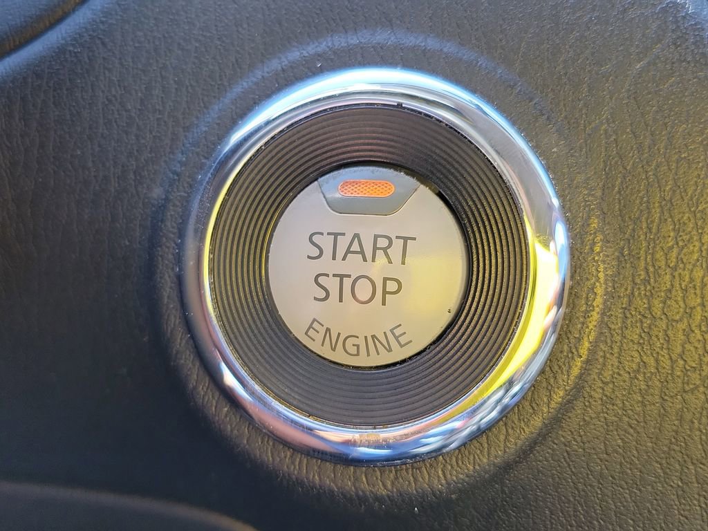 Used 2017 Nissan Pathfinder SV image 32