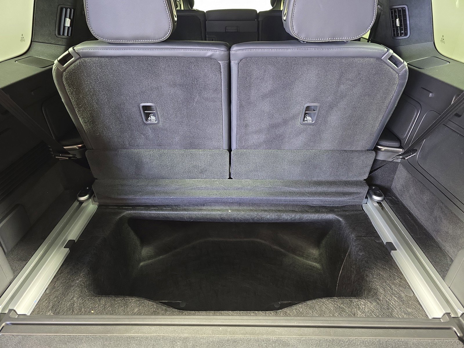 Used 2024 Rivian R1S Adventure image 26