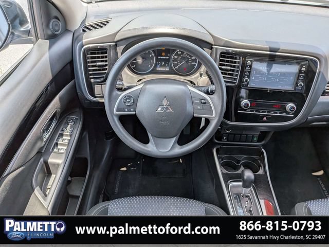 Used 2020 Mitsubishi Outlander ES AWD/4WD image 15