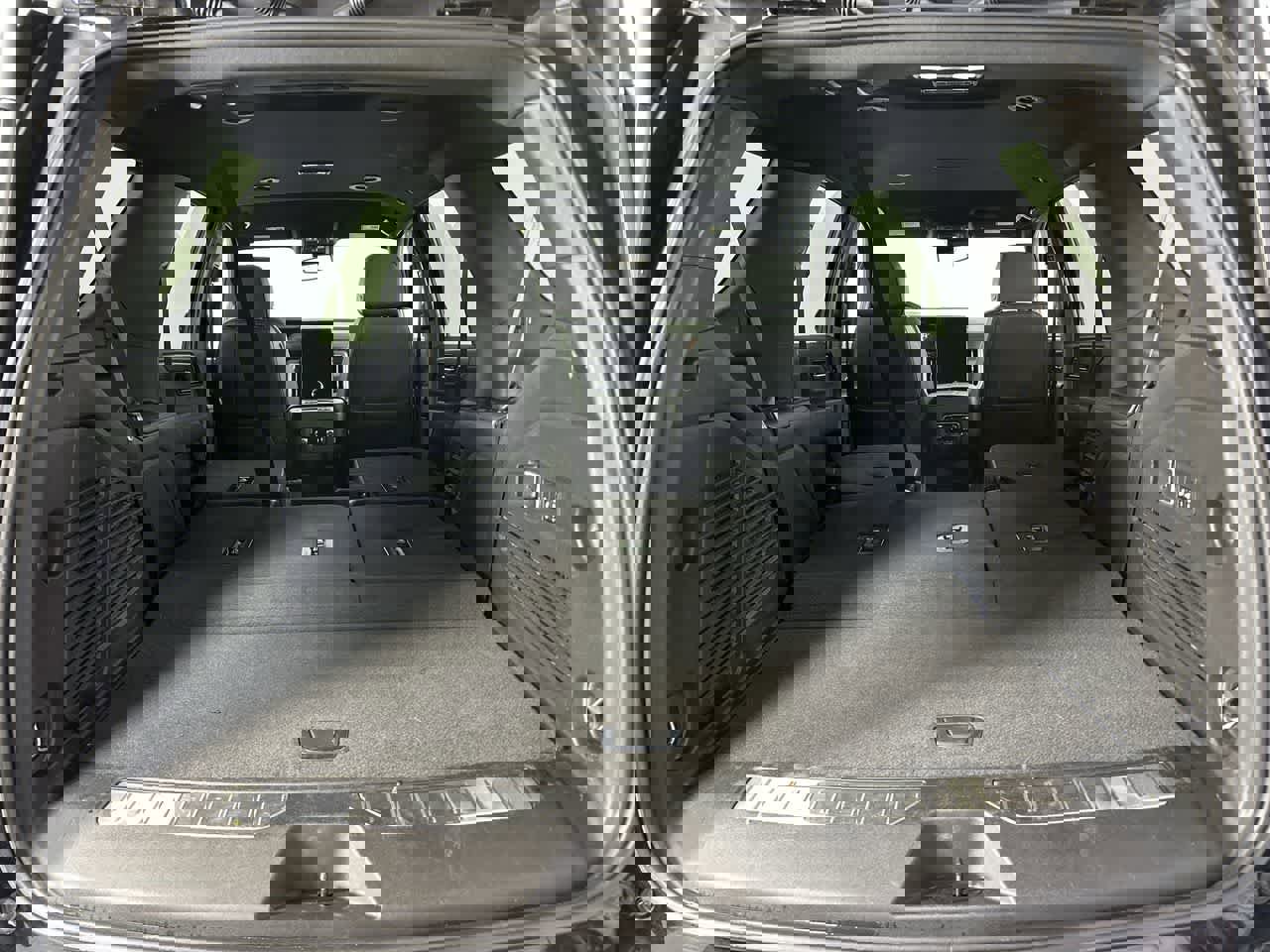 Used 2025 GMC Yukon Denali image 31