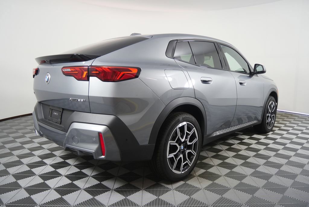 Certified 2025 BMW X2 xDrive28i AWD/4WD image 3
