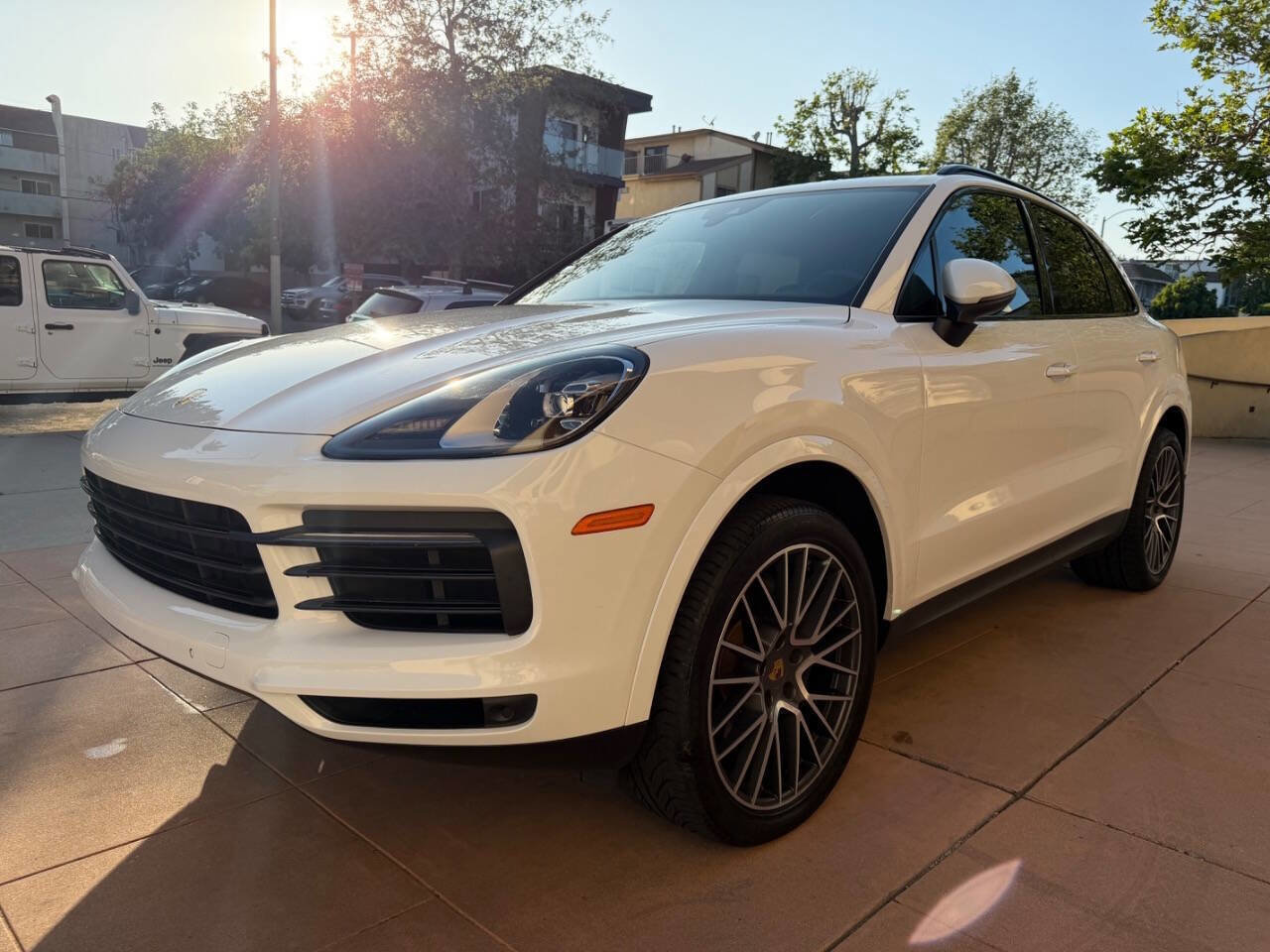 Used 2019 Porsche Cayenne w/ Premium Package image 2