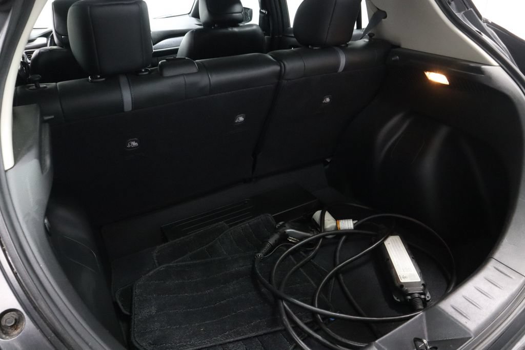 Certified 2018 Nissan Leaf SL w/ SL Technology Package FWD image 18