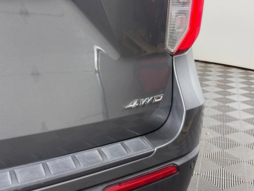 Used 2023 Ford Explorer XLT w/ Equipment Group 202A AWD/4WD image 7