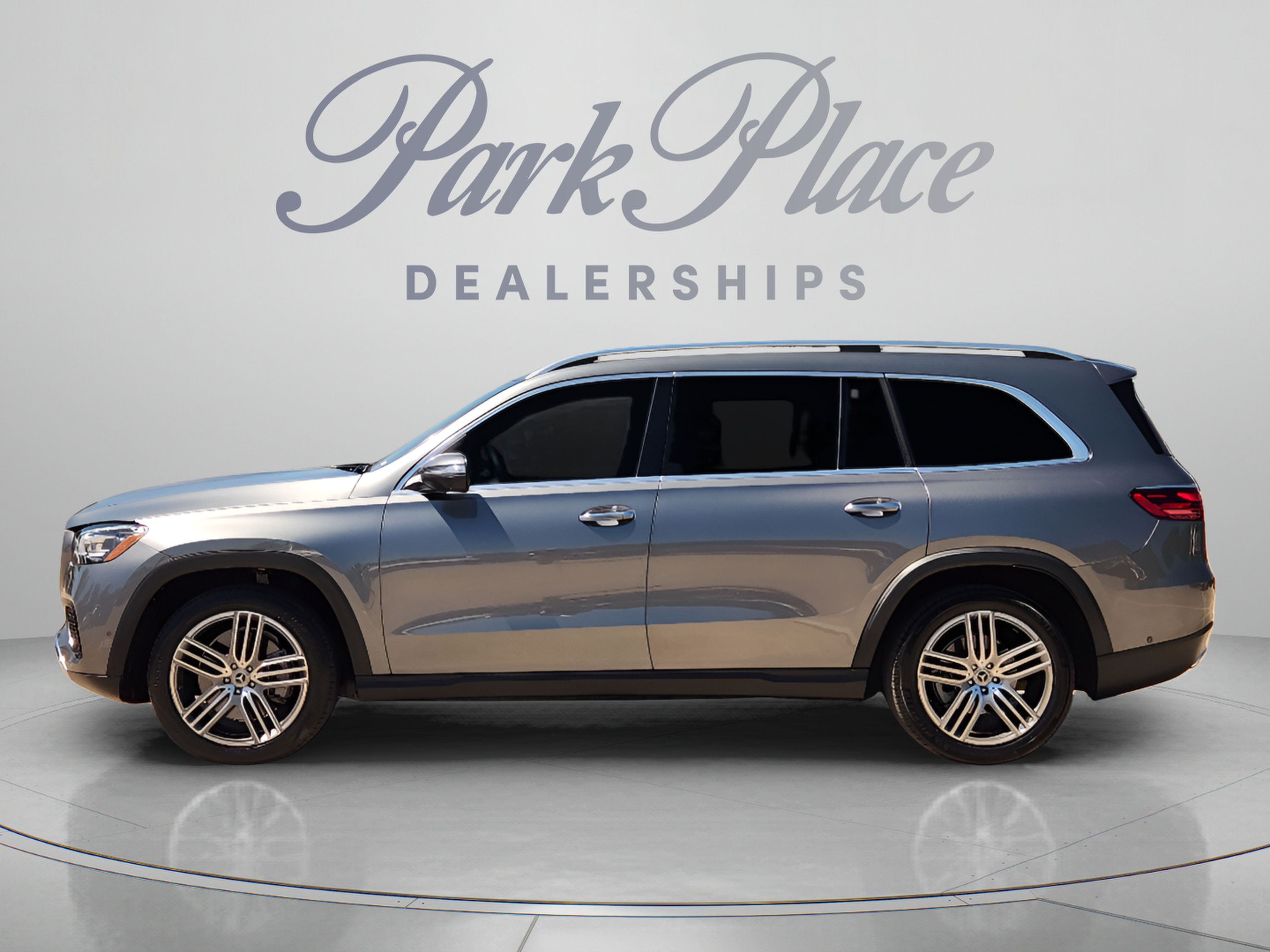 Used 2024 Mercedes-Benz GLS 450 4MATIC image 2