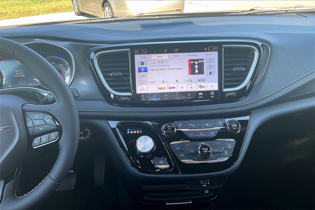 New 2026 Chrysler Pacifica Select image 7
