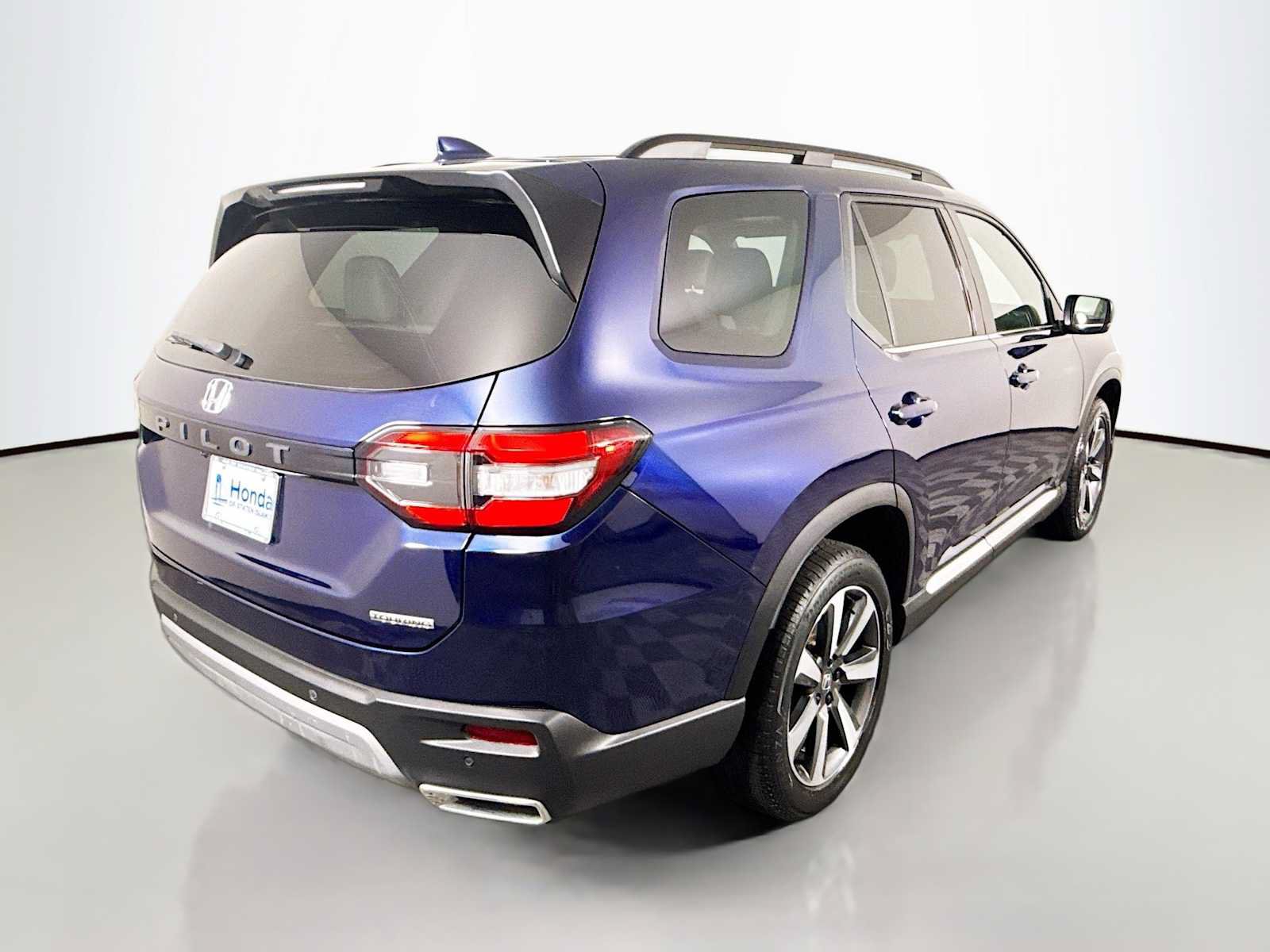 Certified 2024 Honda Pilot Touring image 7