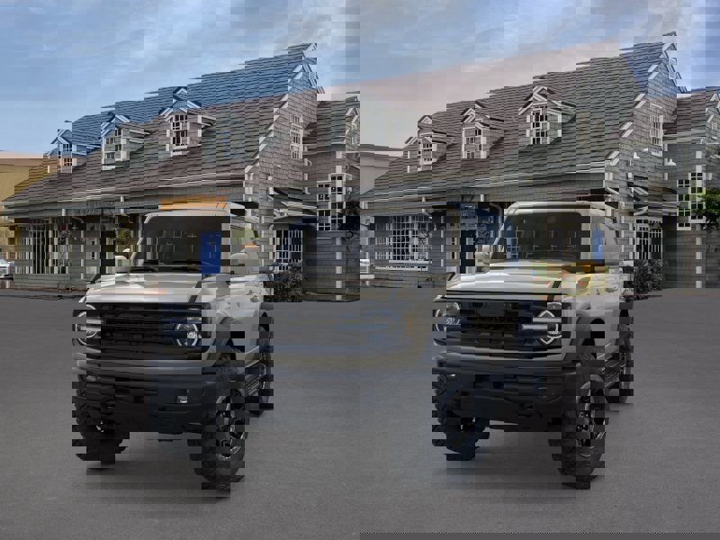 New 2025 Ford Bronco Outer Banks w/ Sasquatch Package AWD/4WD image 2