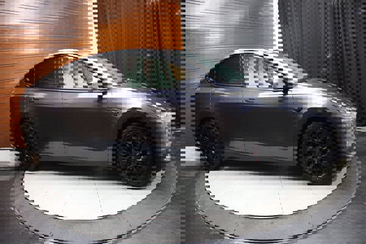 Used 2023 Tesla Model Y Performance image 12
