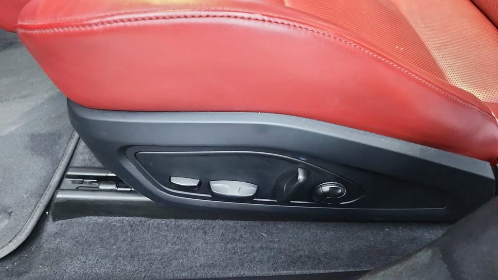 Used 2020 Porsche Taycan 4S w/ Premium Package image 17