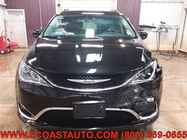 Used 2020 Chrysler Pacifica Touring-L image 7