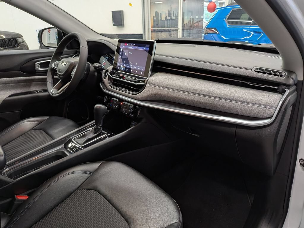Used 2022 Jeep Compass Latitude w/ Sun and Sound Group FWD image 26